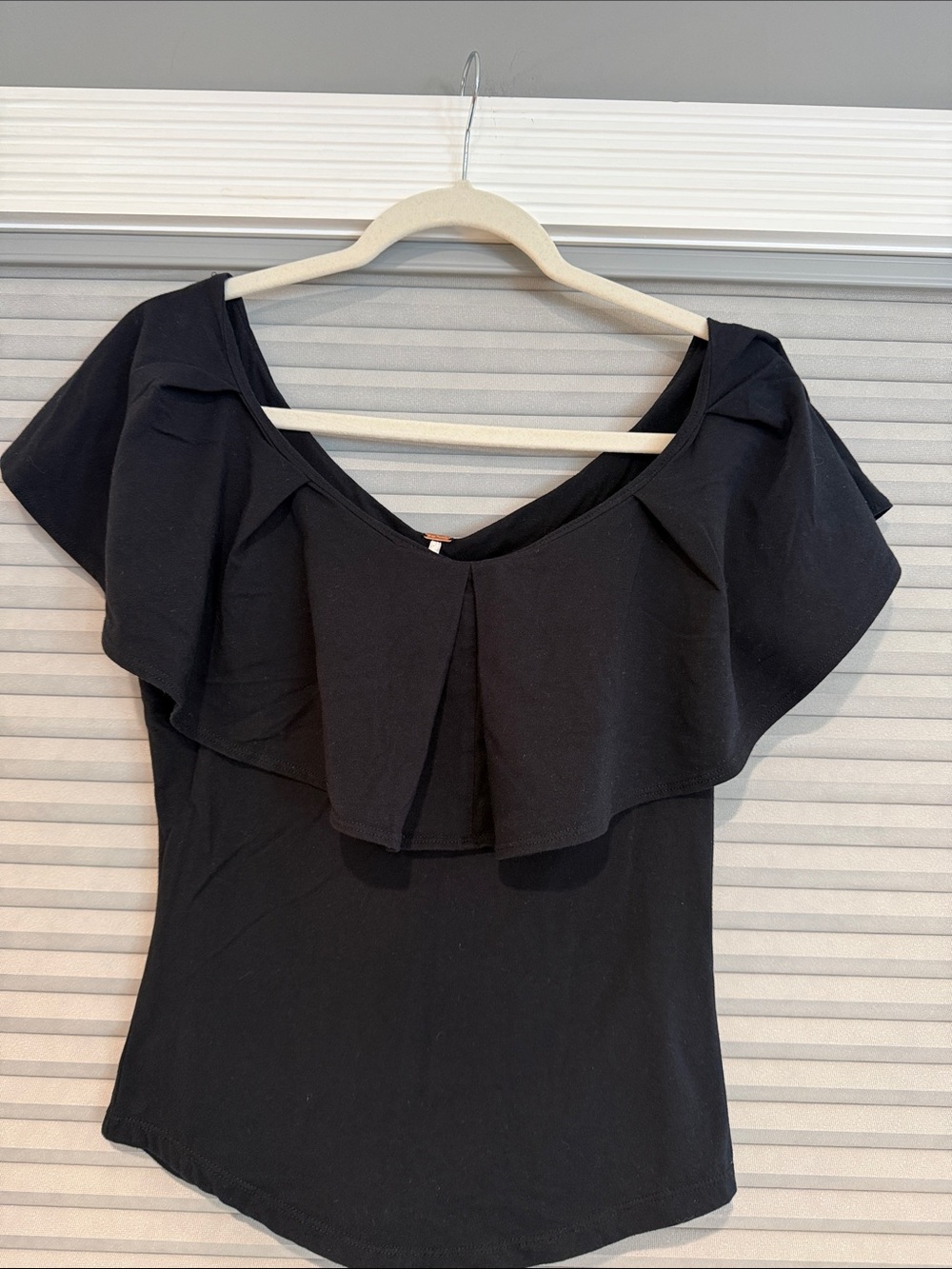 New Free People Black Off-Shoulder Ruffle Top - size S